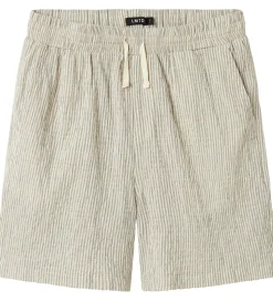 LMTD Shorts - NlmHugo - Turtledove m. Striber